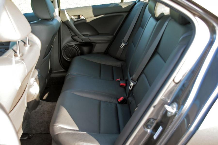 Интерьер Acura TSX V6 2010 года  (фото 10 из 87)